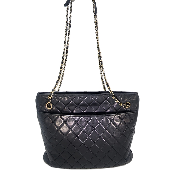 Vintage Chanel Tote Bag - Lambskin Quilted Leather w/ Gold Chain & CC Charm - Picture 6 of 15